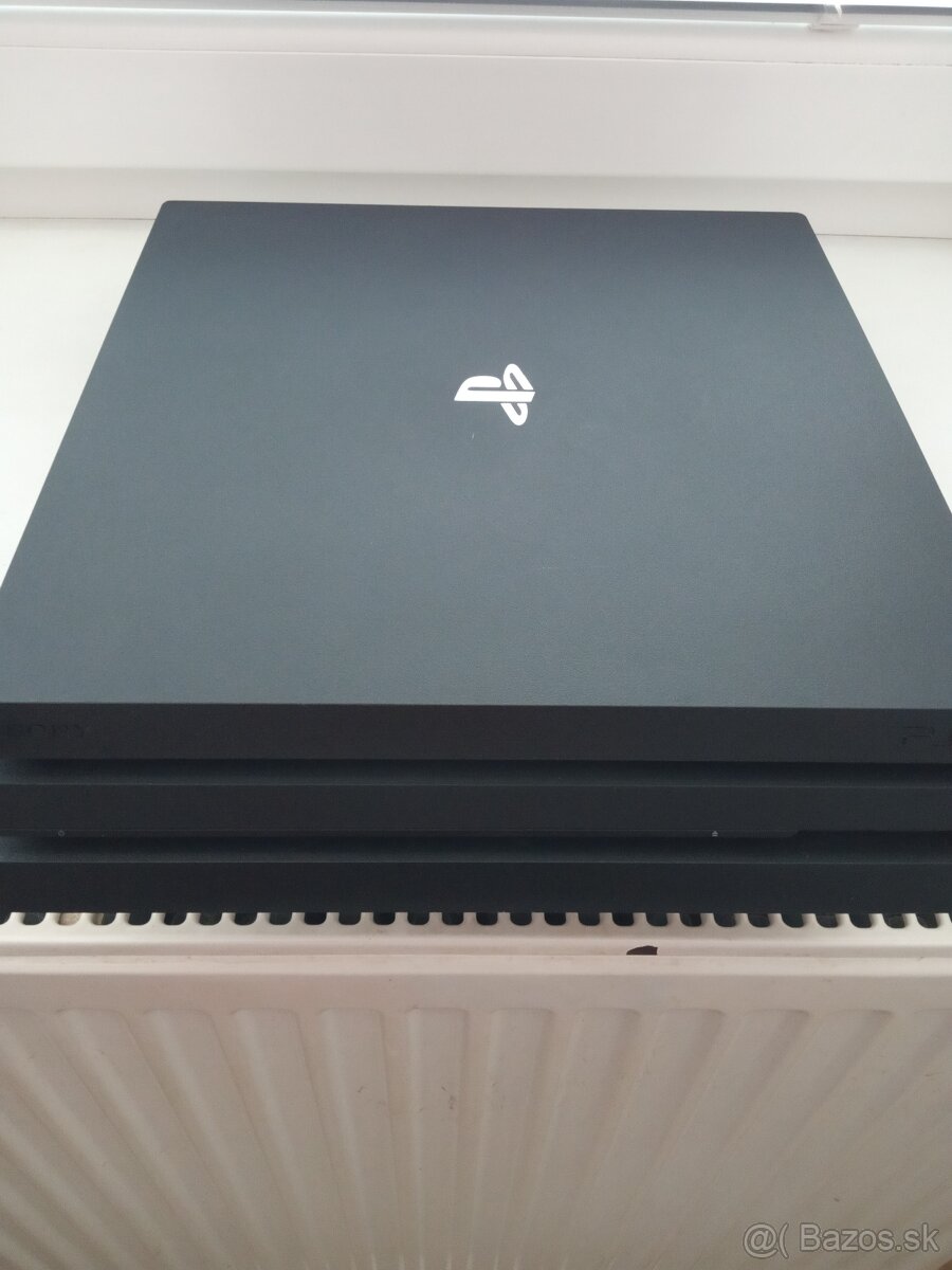 PS4 Pro 1TB TOP stav + Gran Turismo 7 - 3
