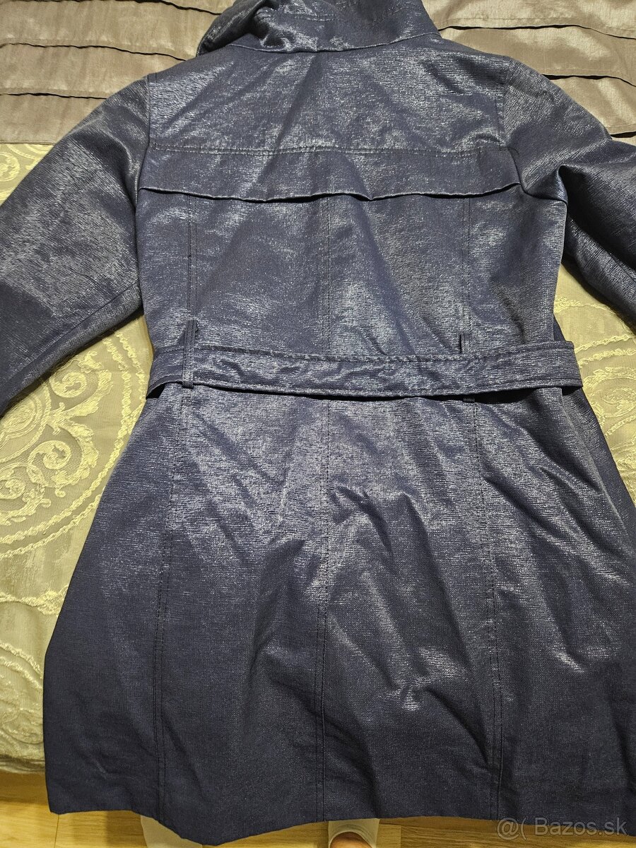 Modrý prechodný pláṣ̌ť - 3