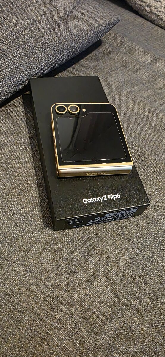 Samsung Galaxy Z Flip 6 - 3