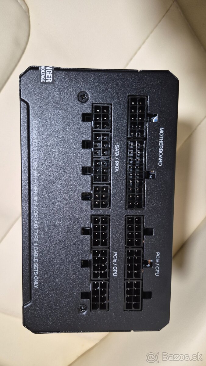 Corsair RM1000e - 3
