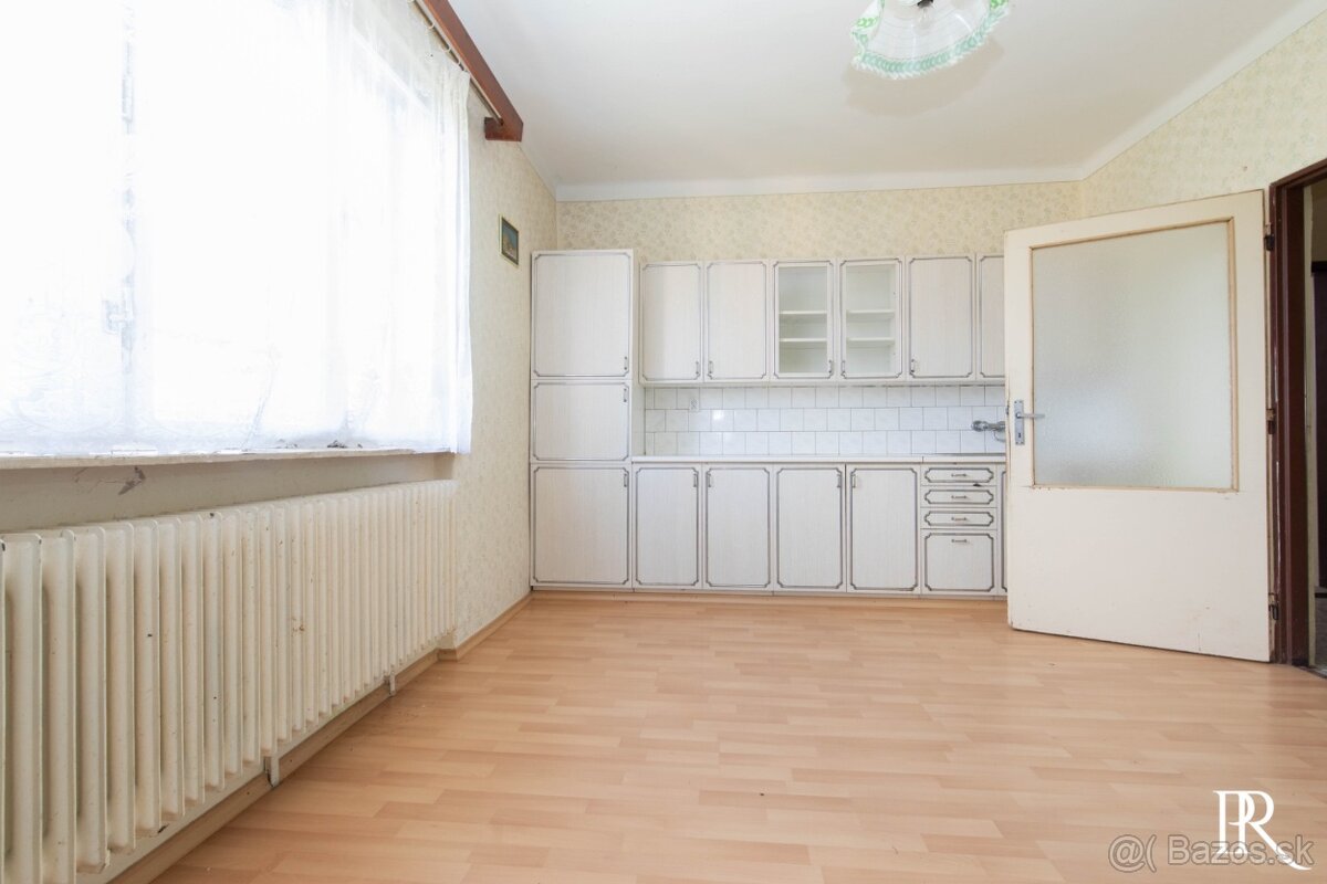 PREDAJ 5 IZBOVÝ RODINNÝ DOM S ROZSIAHLYM POZEMKOM - 3