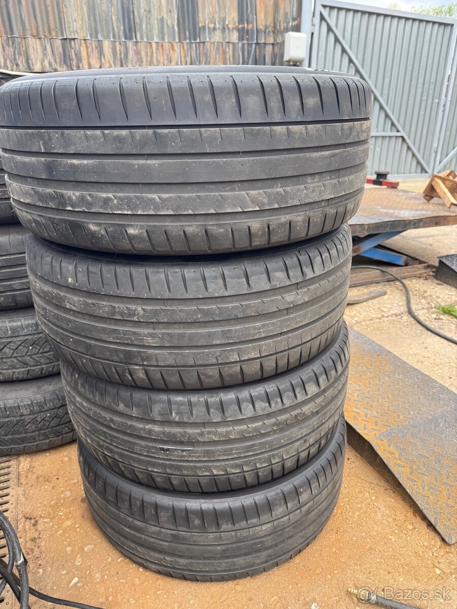Michelin Pilot Sport 4 255/45 R19 - 3