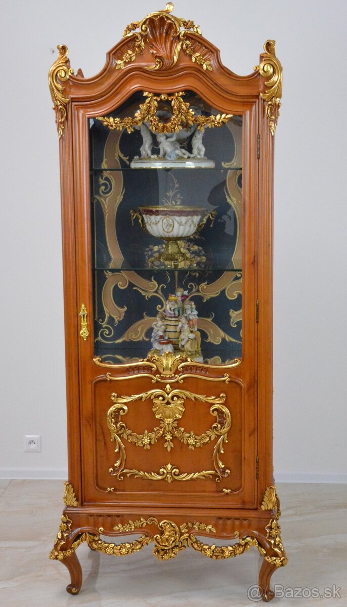 Zámecká vitrína - masiv - 3