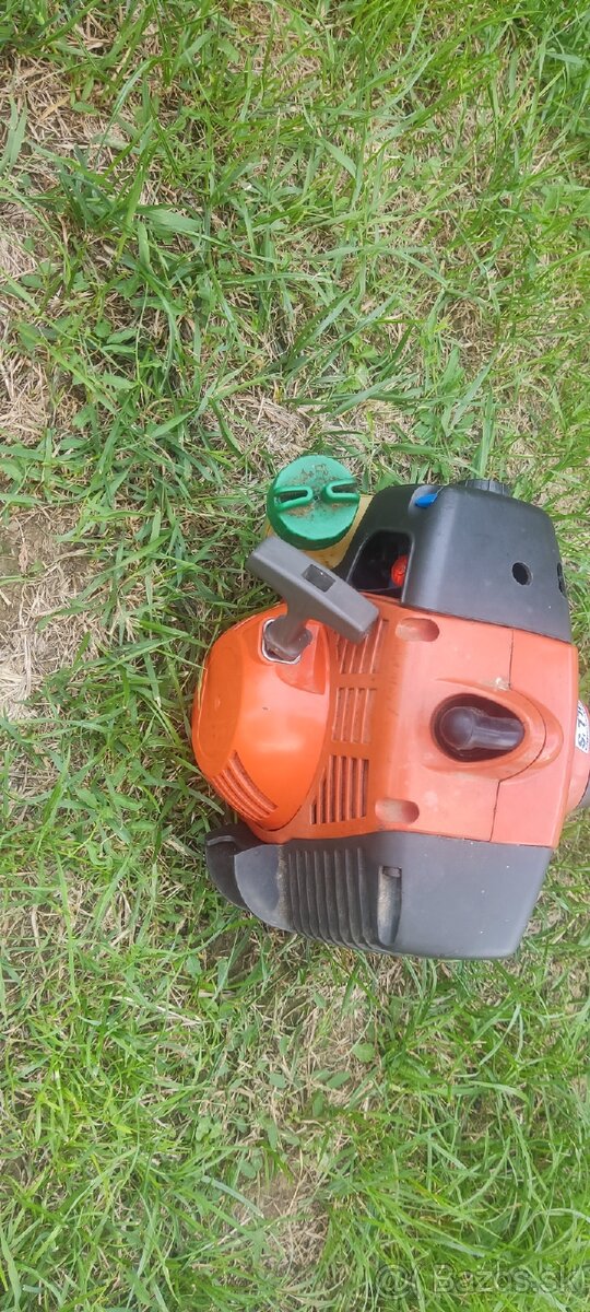 Predám vykosovačku Husqvarna 128C - 3