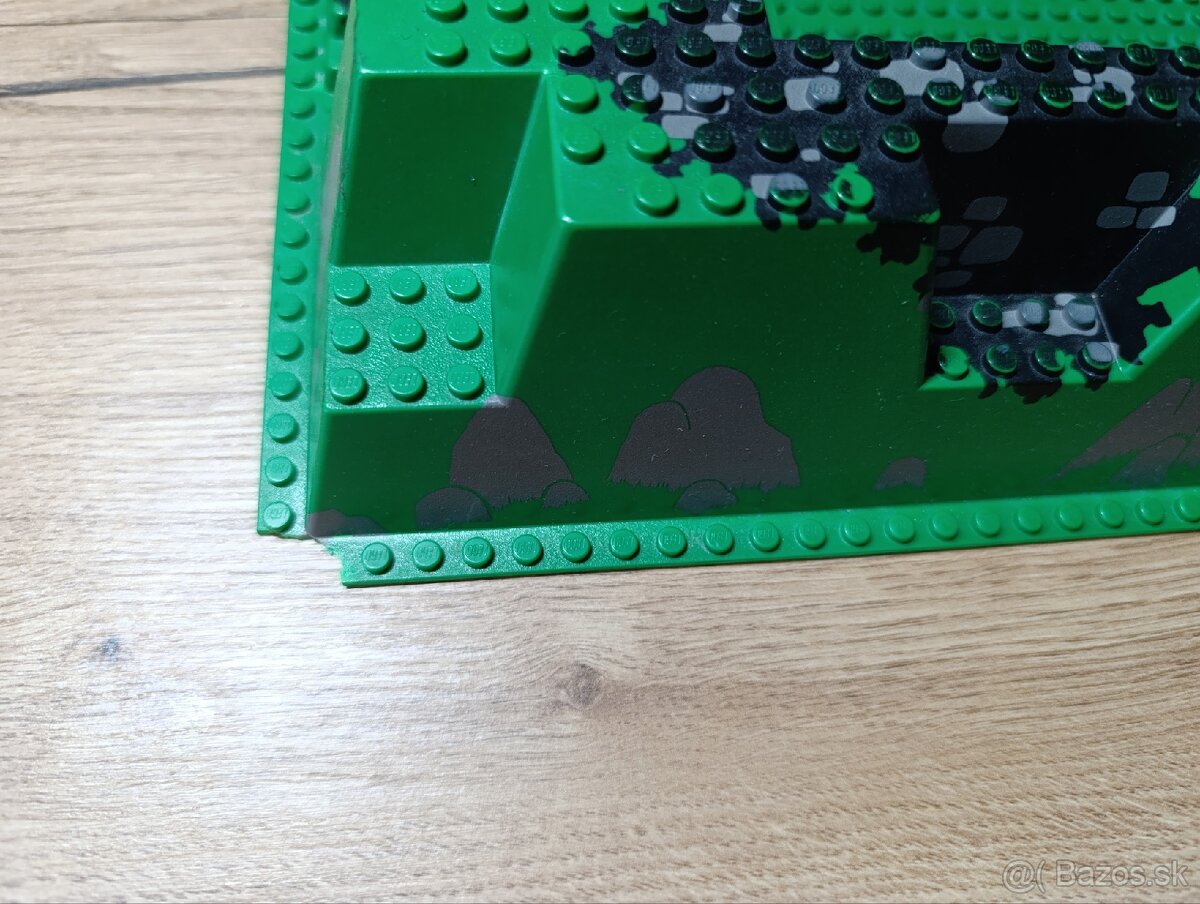 Lego 6090 (Baseplate) + Lego 6048 - 3