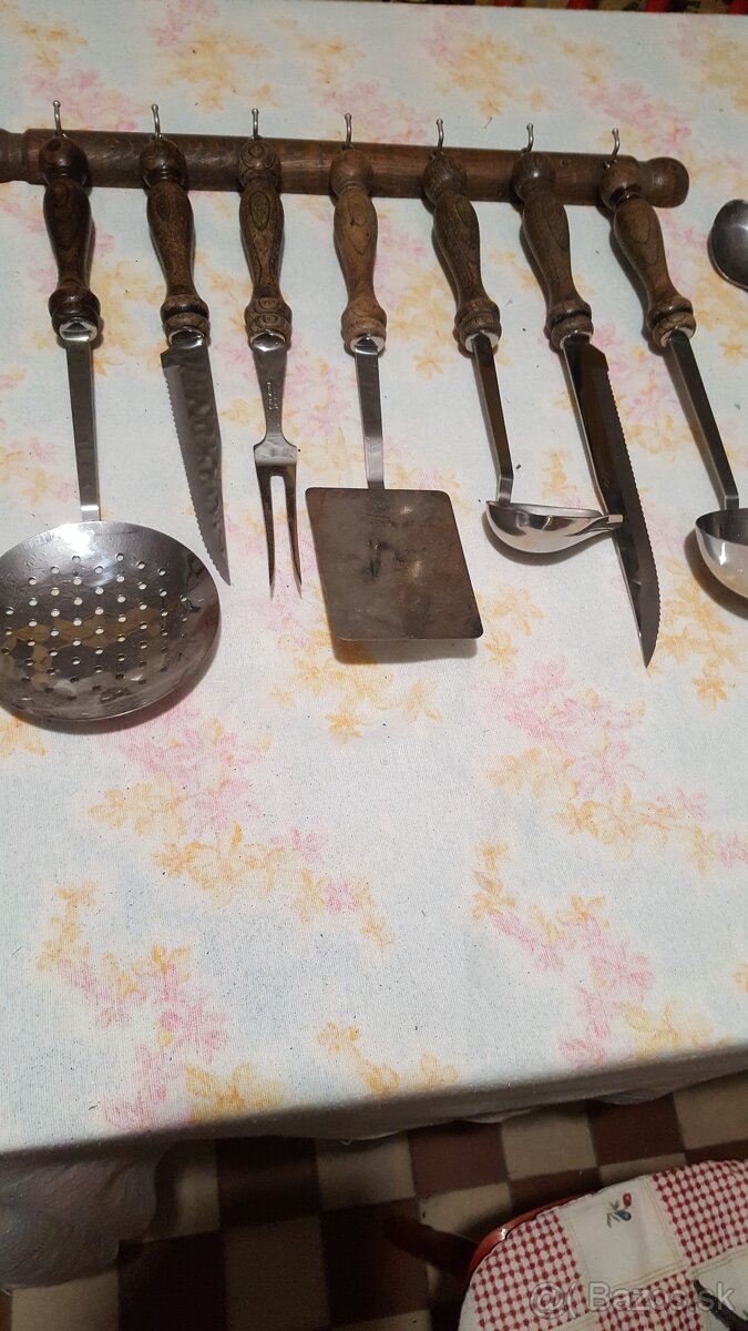 KORENIČKY, Vešiačik a doplnky RETRO-veľa kusov - 3