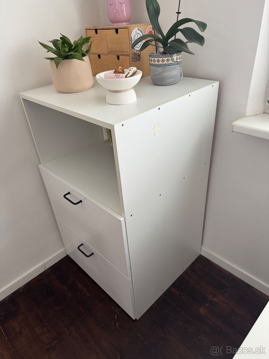 Skrina s policou a suflikmi - 3