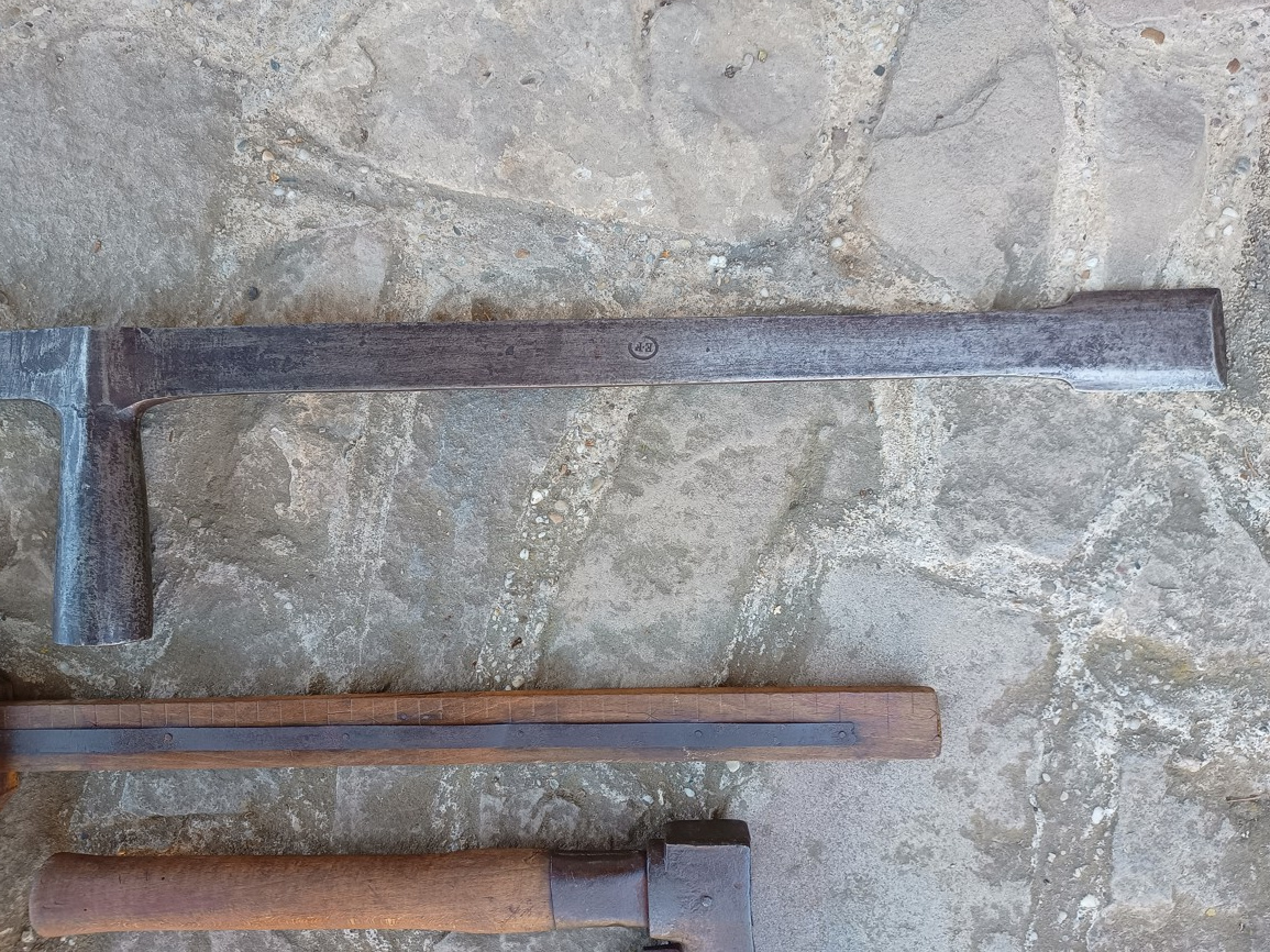 sekera,sekery,hoblík,nebožiec,staré náradie,krížovka - 3