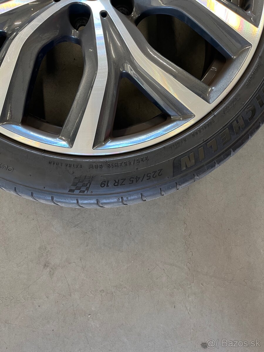 Elektróny R19 225/45 R19 mischelin - 3