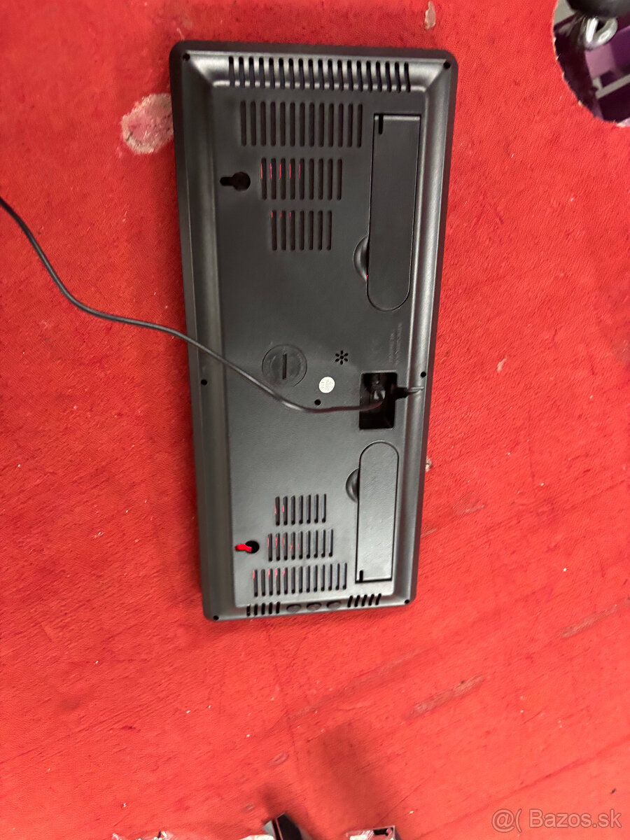 Digitálne nástenné hodiny s LED diódami - 3