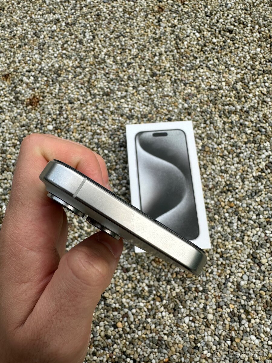 IPhone 15 pro - baterie 100% - 3