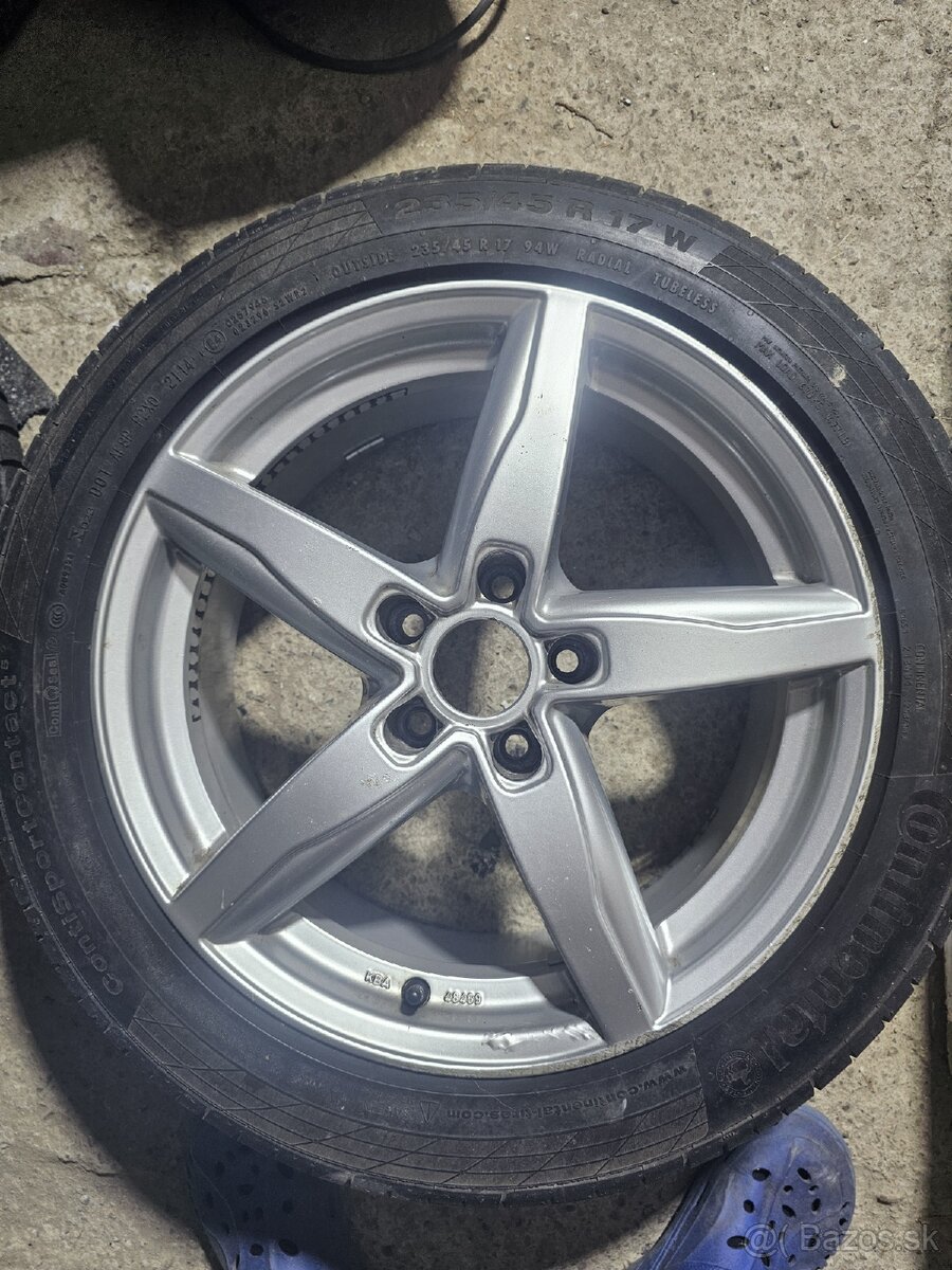 235/45 r17 - 3