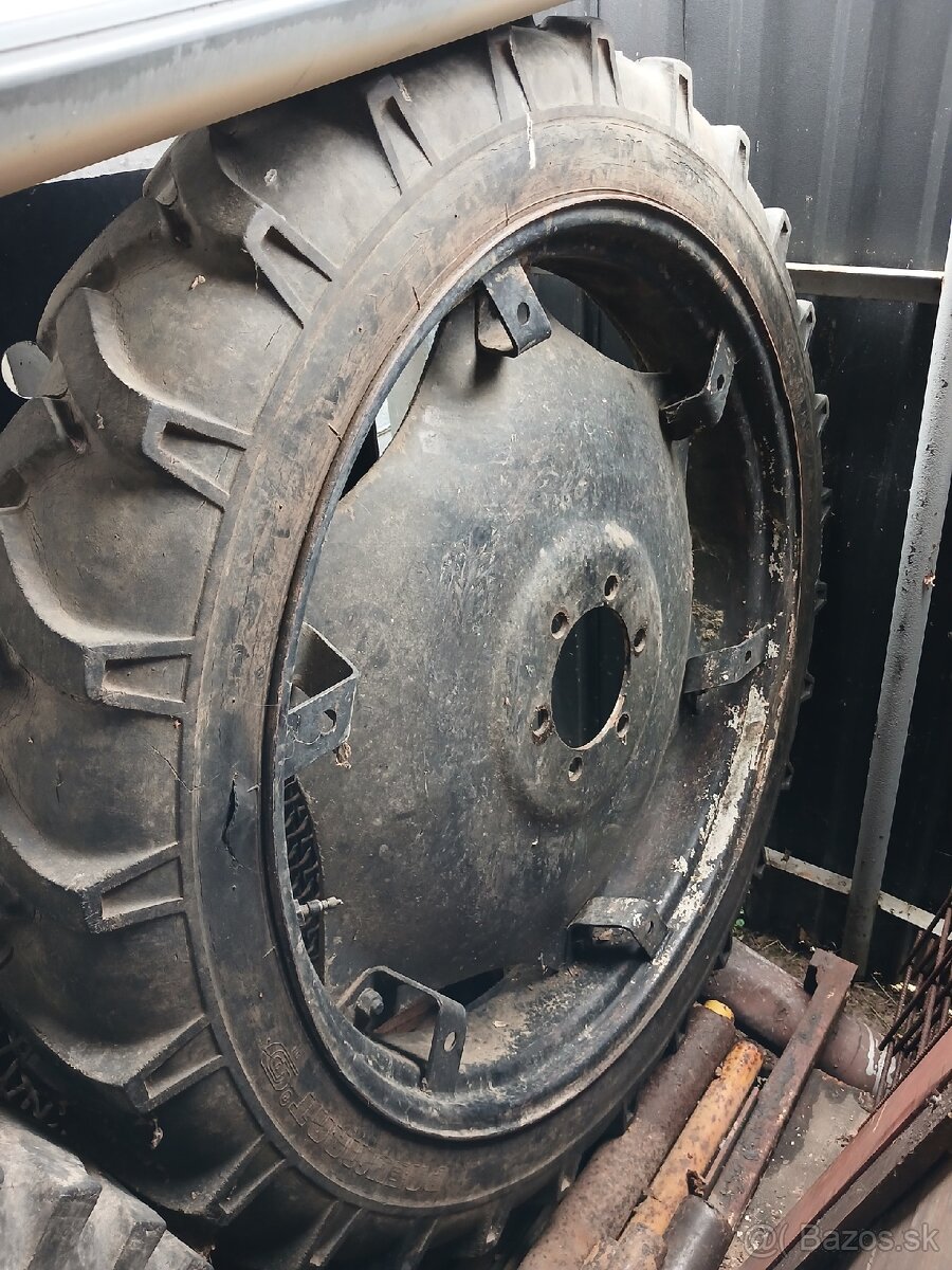 Traktor RS 09 - 3
