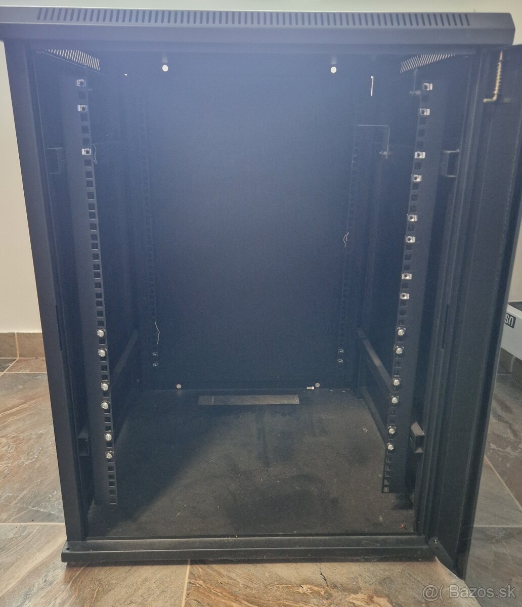 Predám serverovú skriňu - RACK - 3