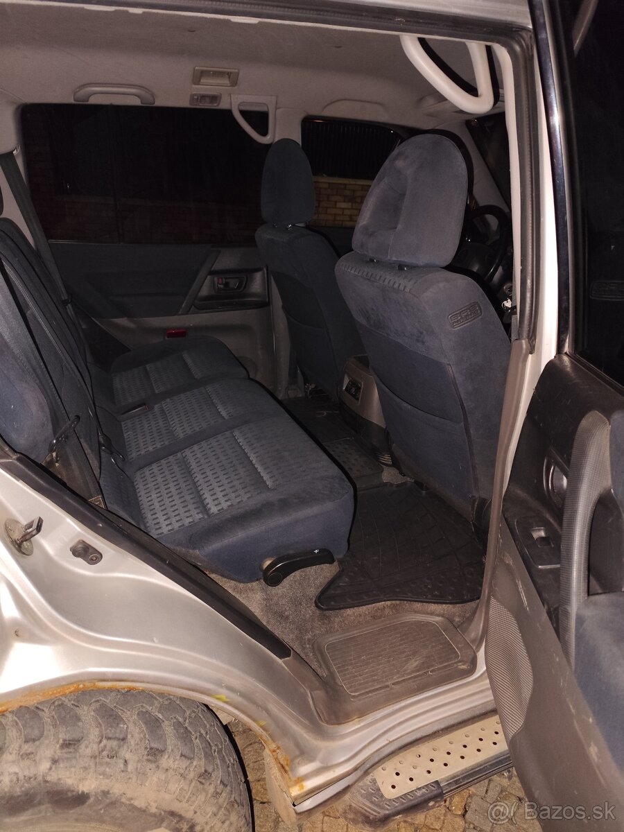 Mitsubishi Pajero wagon - 3