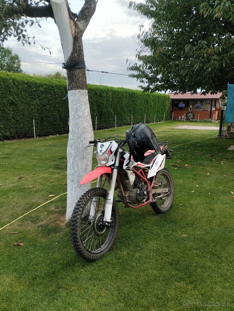 Mikilon defender