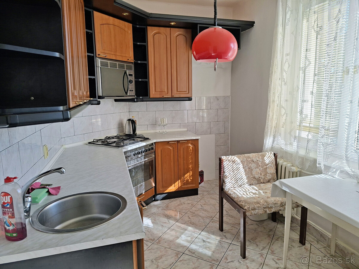 PRÍJEMNÝ 2-IZB.BYT V MESTSKEJ ČASTI TRNÁVKA, HANÁCKA UL., TE - 3