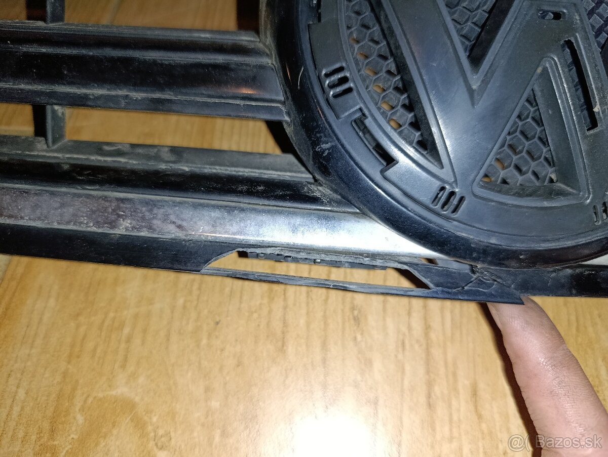 POŠKODENÁ MASKA PASSAT B7 - 3