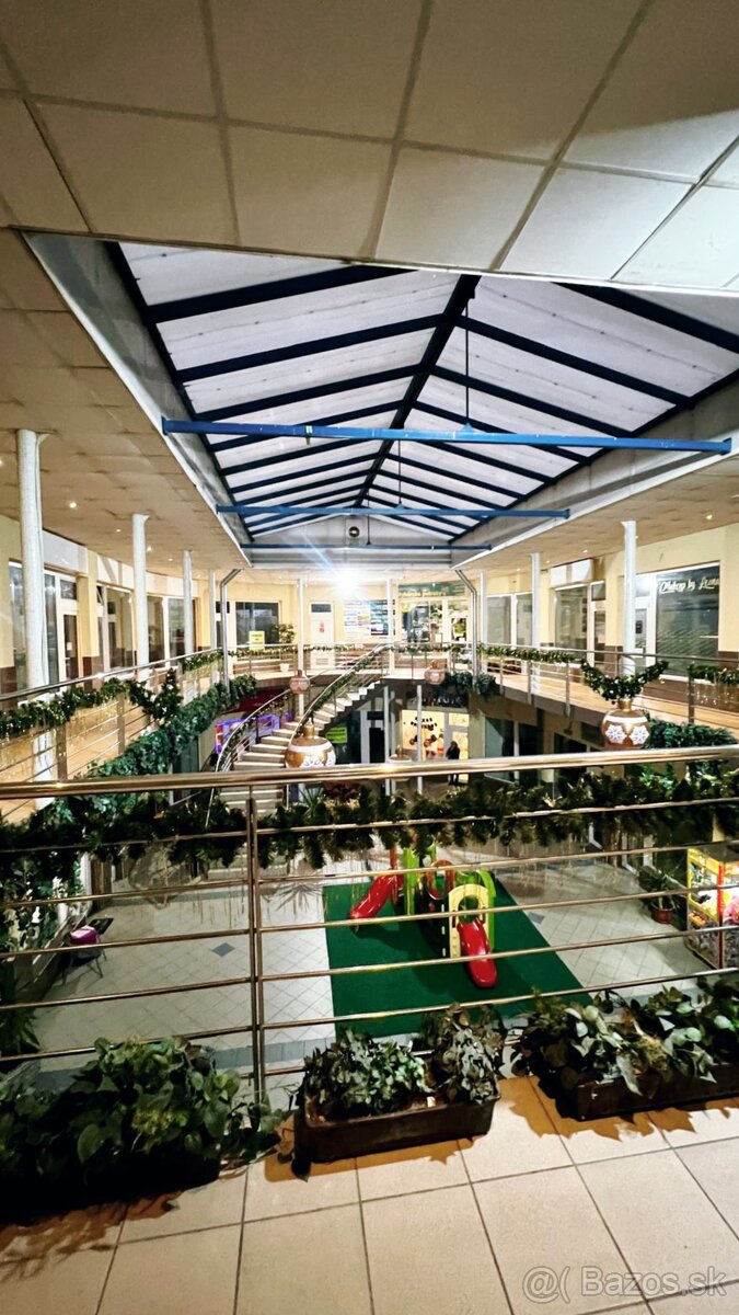 Prenájom obchodného priestoru v Grand centre - 3