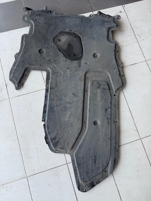 BMW E60 E61 kryt motor - 3