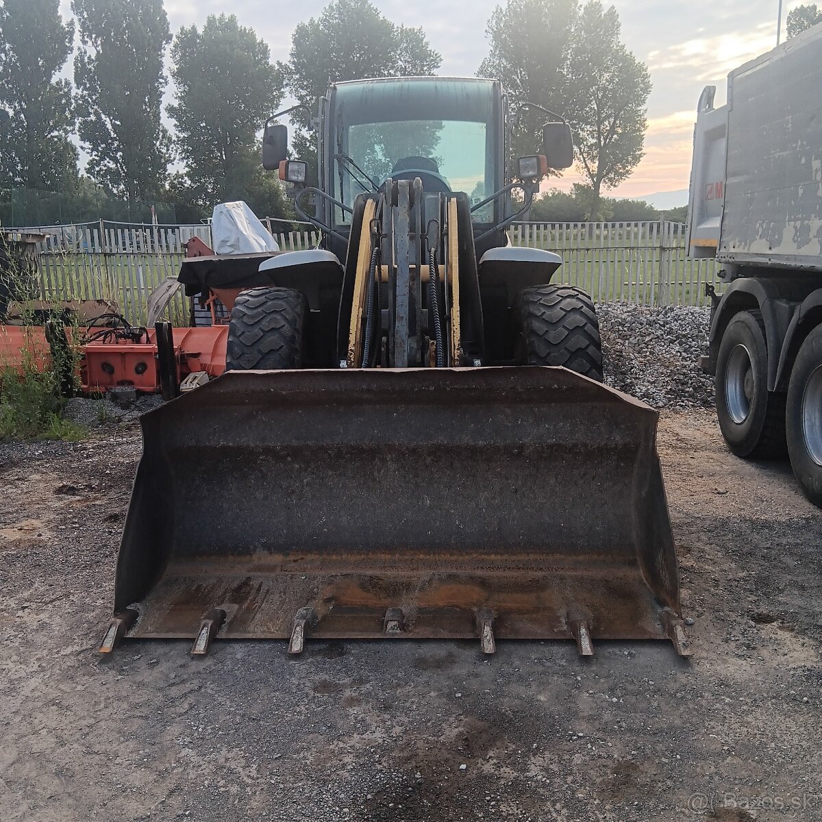 čelný nakladač KRAMER 880 - 3
