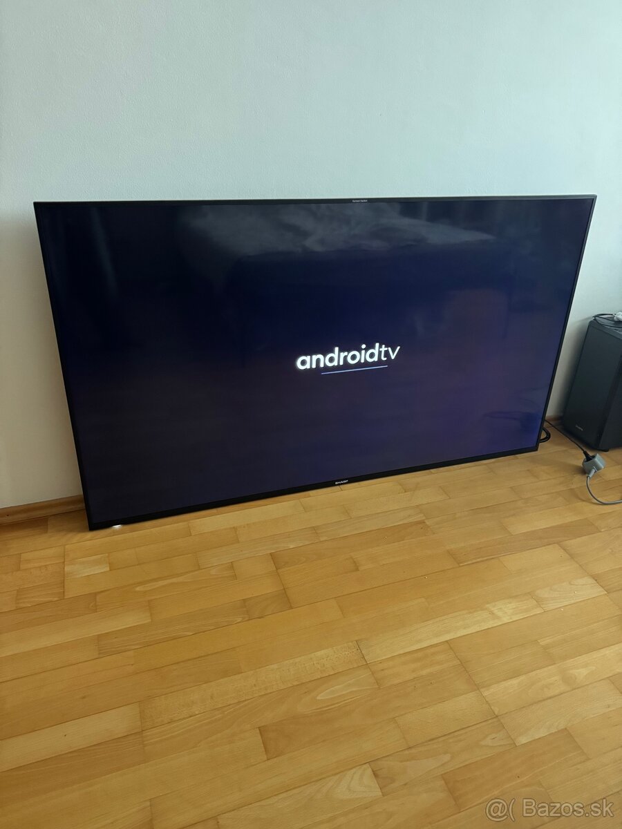 Televisor. 70" Sharp 70CL5EA - 3