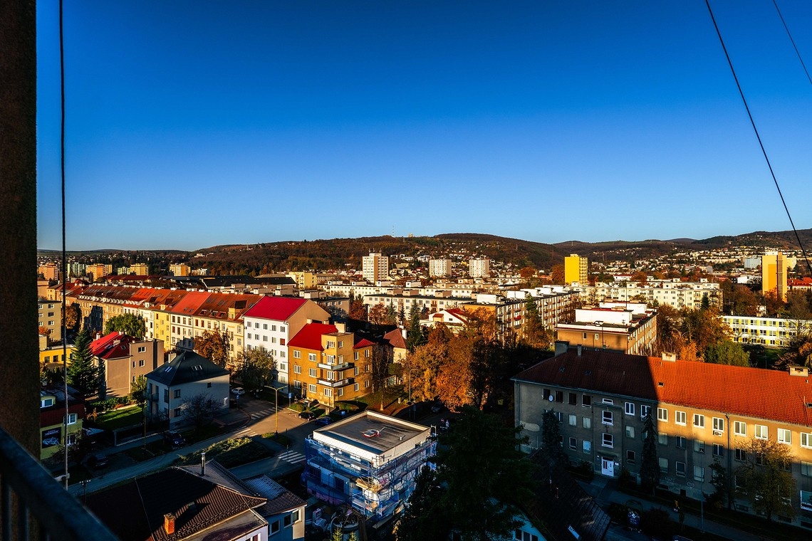 PALKOVIČOVA-2 izbový byt, pôvodný stav, nádherné výhľady - 3