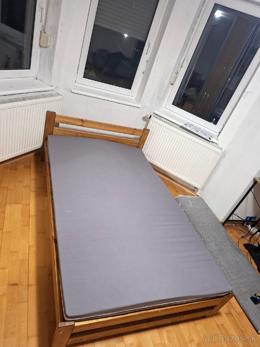 Predávam posteľ v cene zahrnutý rošt aj matrac. - 3