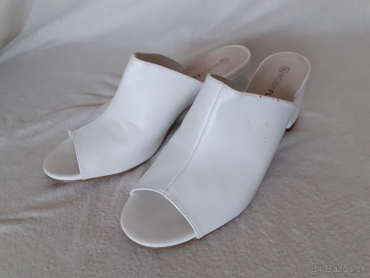 Dámske nové biele vsuvky Body Flirt č.41 - 3