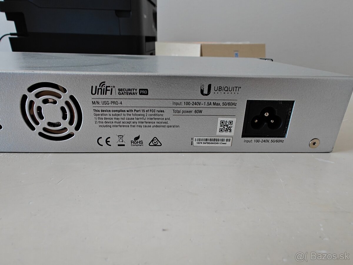 Ubiquiti UniFi Security Gateway Pro (USG-PRO-4) - 3