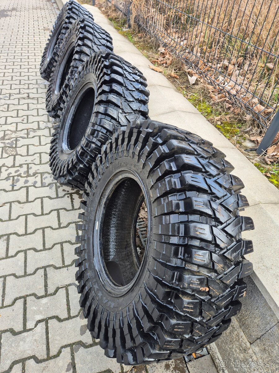 37x12,5 R17 Maxxis