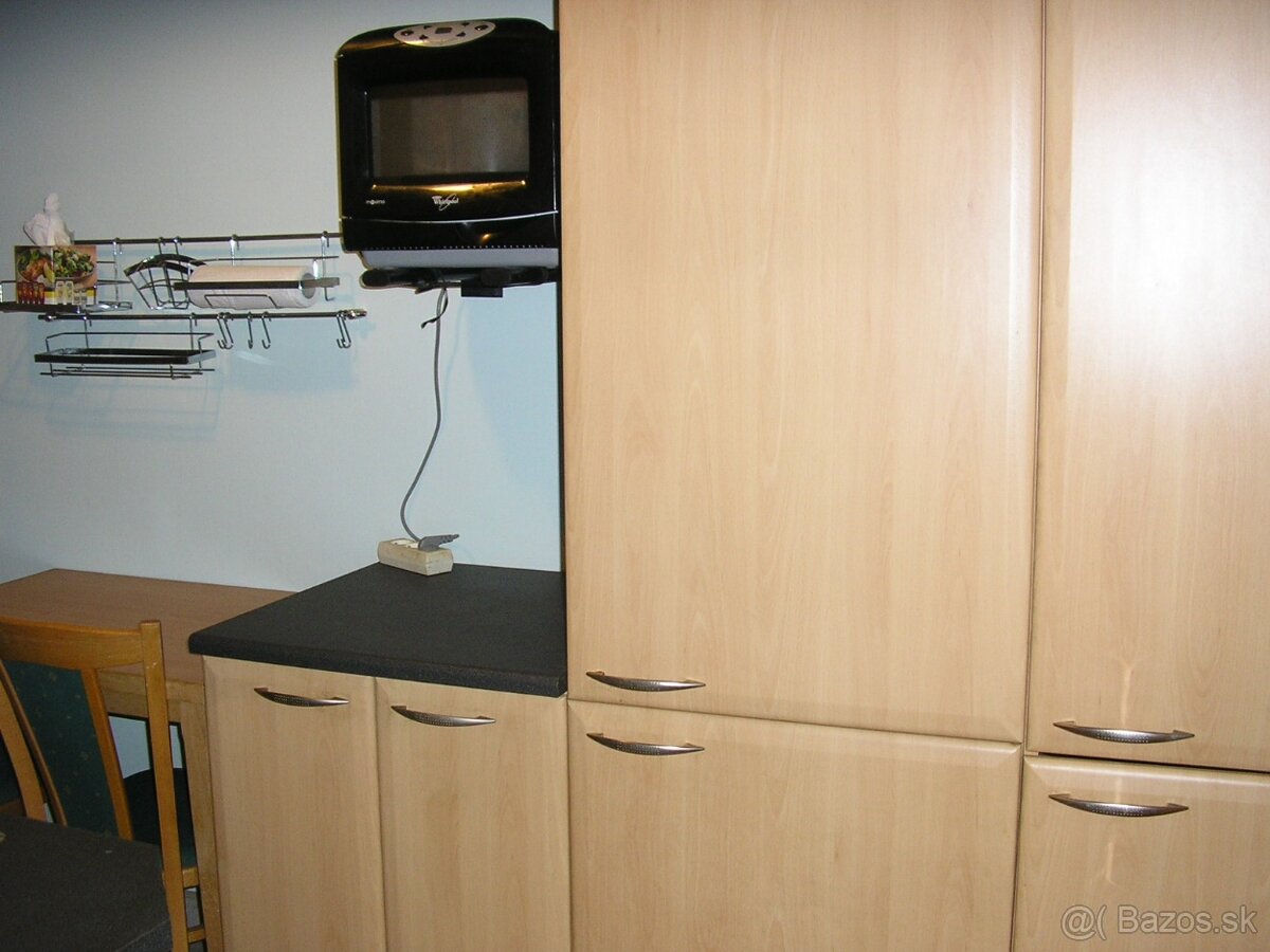 Menšia samostatná neprechodná izba v Ružinove - 3