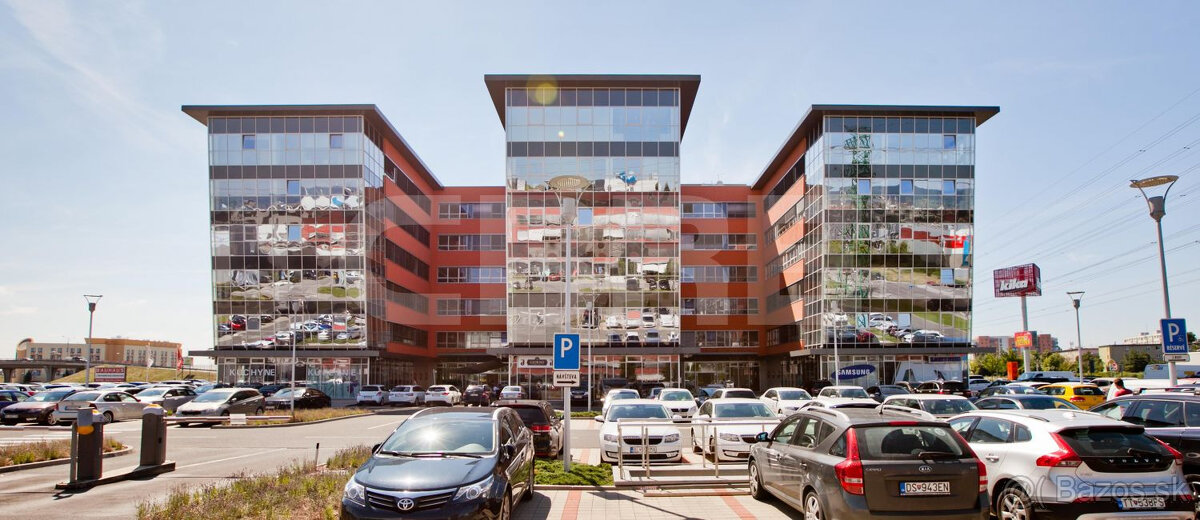 Prenájom kancelárskeho priestoru 473m² na ulici Galvaniho v - 3