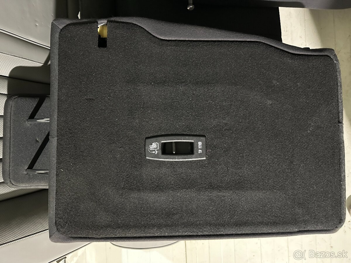 Zadné sedadlá Jaguár E-Pace L0539830AC04PVJ - 3