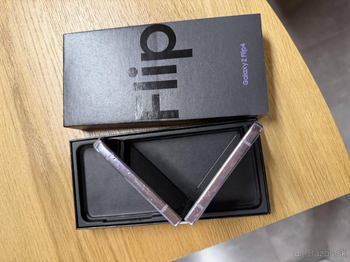 Samsung Z Flip 4 - 3