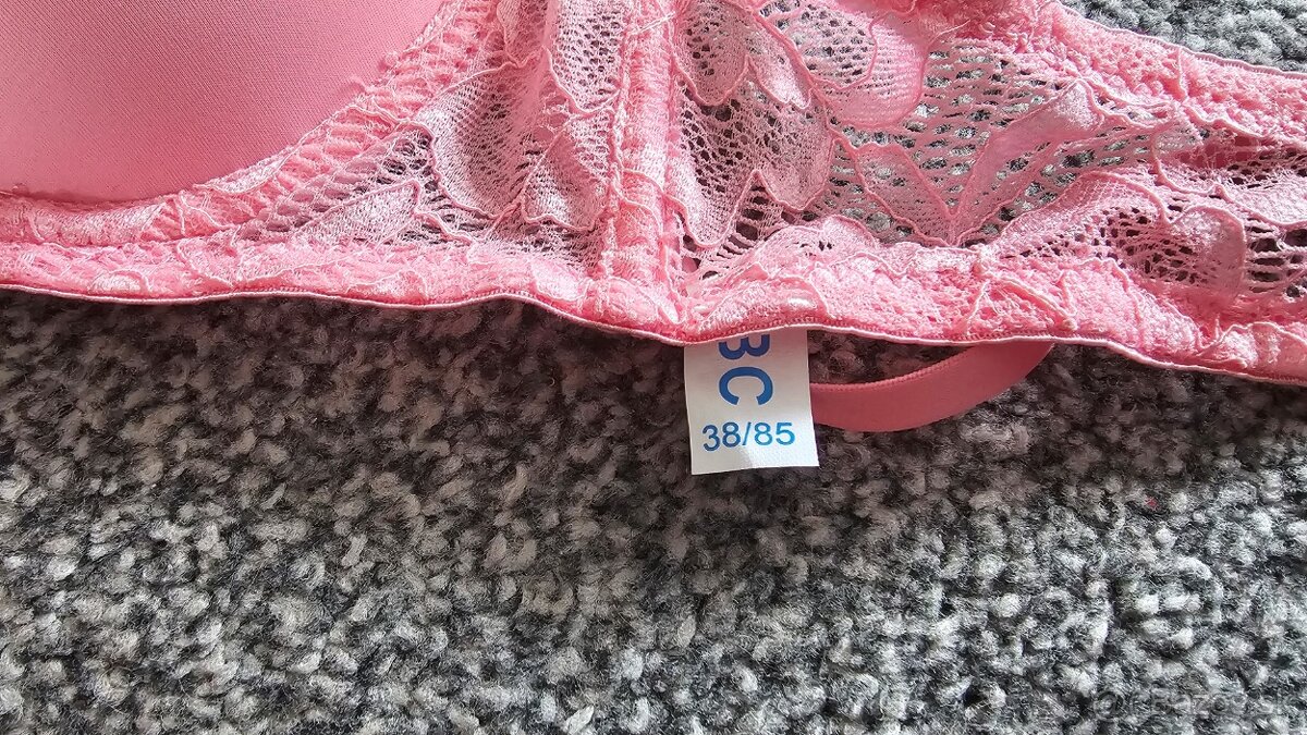 Dve nové podprsenky 85B - 3