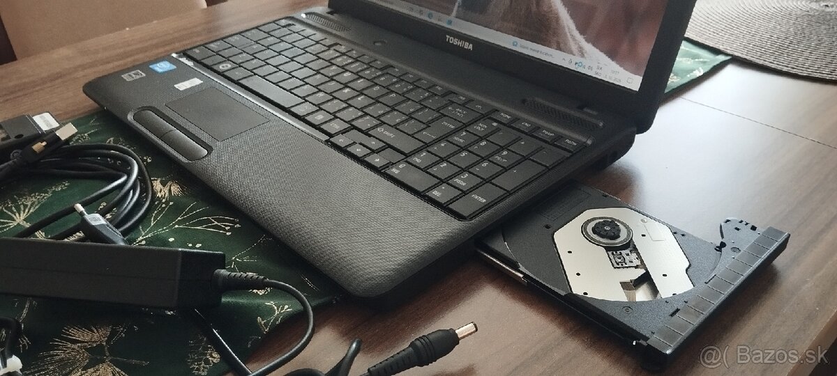 Laptop Toshiba Satellite C660-28R - 3