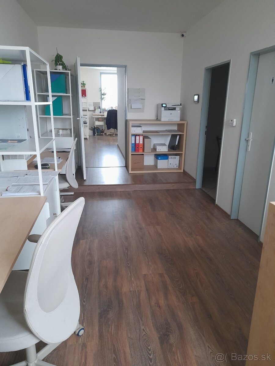 Obchodno-kancelárske priestory v Komárne - 3