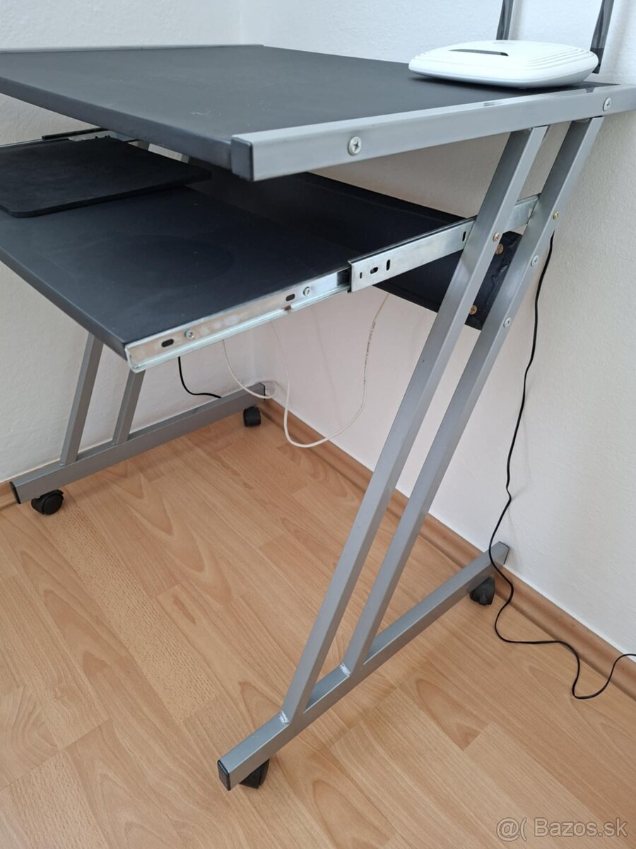 Počítačový stolík s kreslom - 3