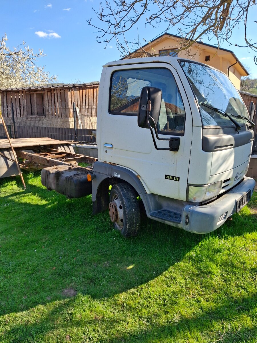 Nisan cabstar - 3
