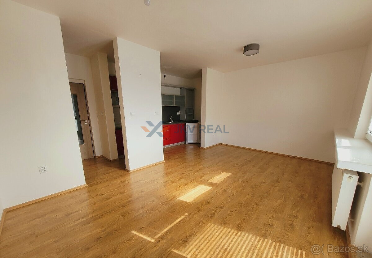 1 izbový byt v tichej lokalite - 3