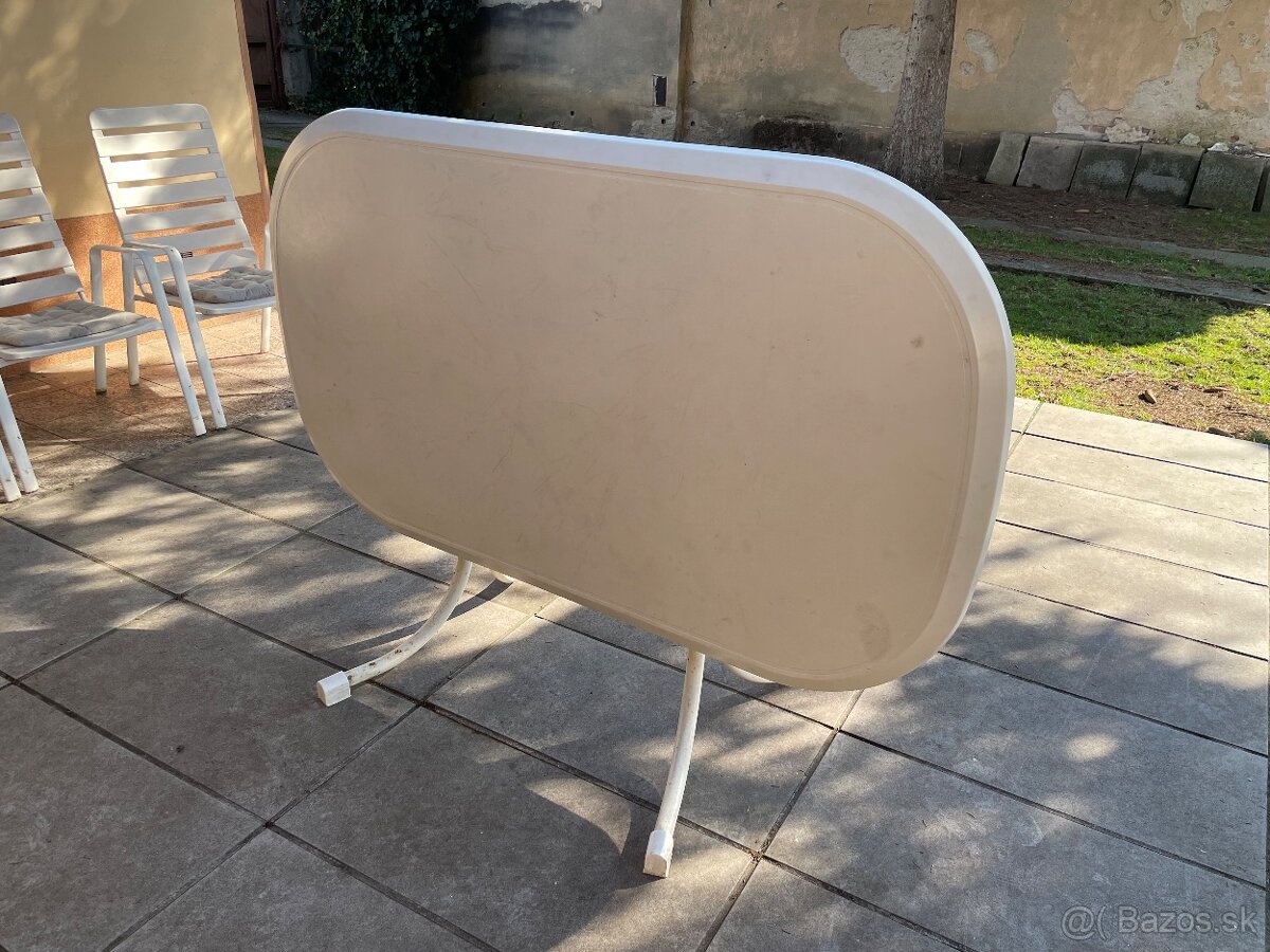 Stôl a 4 stoličky - 3