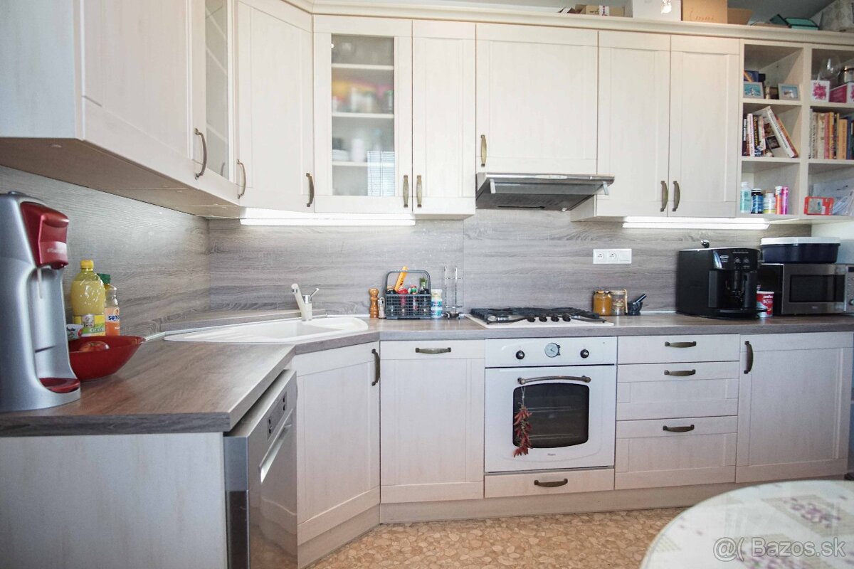 Kompletne prerobený veľký 3-izbový byt na sídlisku JUH - 3