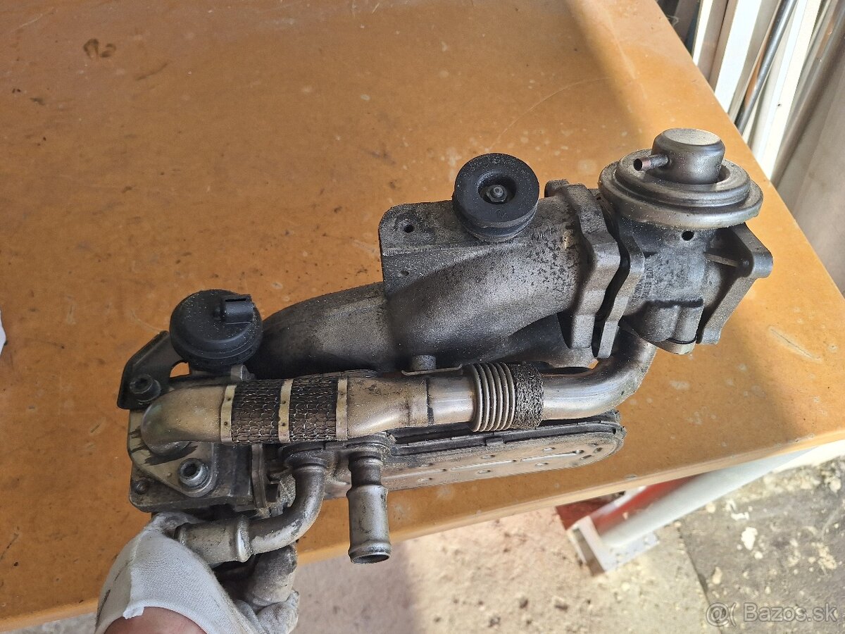 Predám chladič EGR 038131513AD - 3