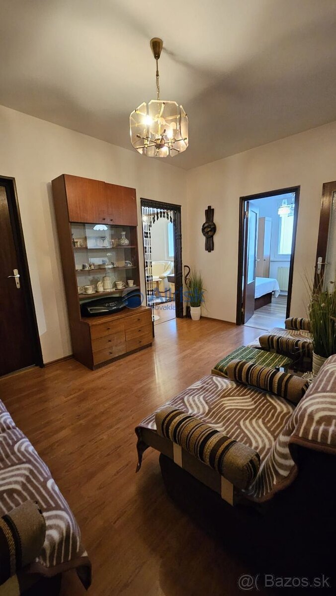 REZERVOVANÉ -PEKNÝ 3 IZBOVÝ BYT VO VYNIKAJÚCEJ LOKALITE NA W - 3