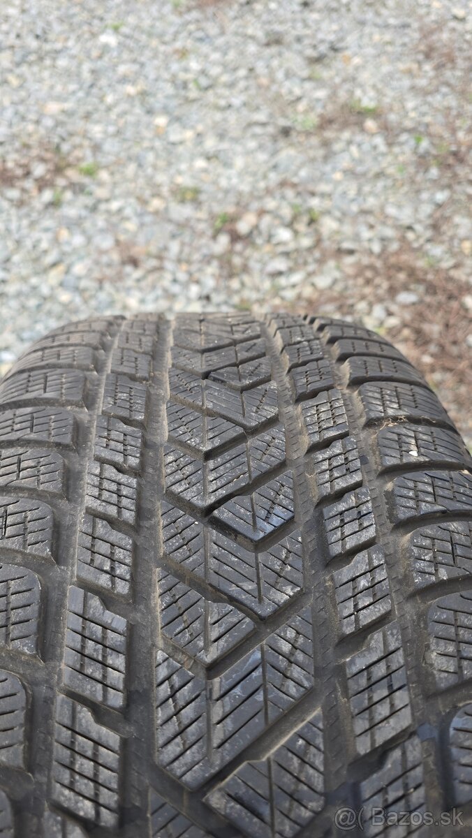 Pirelli scorpion 285/45 r20 - 3