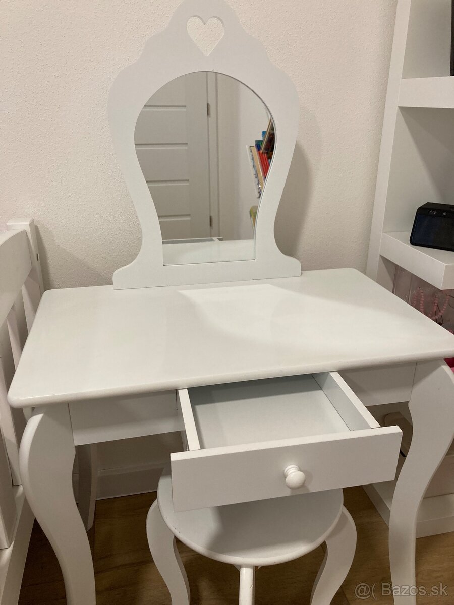 Dievčenský kozmetický stolík - 3