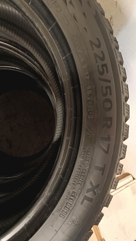 225/50 R17 zimne continental - 3