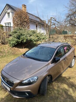 Predám Volvo V40 CC D2 A/T 1,6/84kW - 3