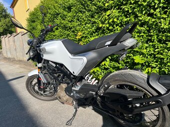 Husqvarna Vitpilen 401 – 2022 / 4900 km / Top stav - 3